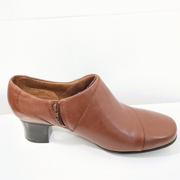 NWOT leather shoes by Clarks - Picture 4 of 16